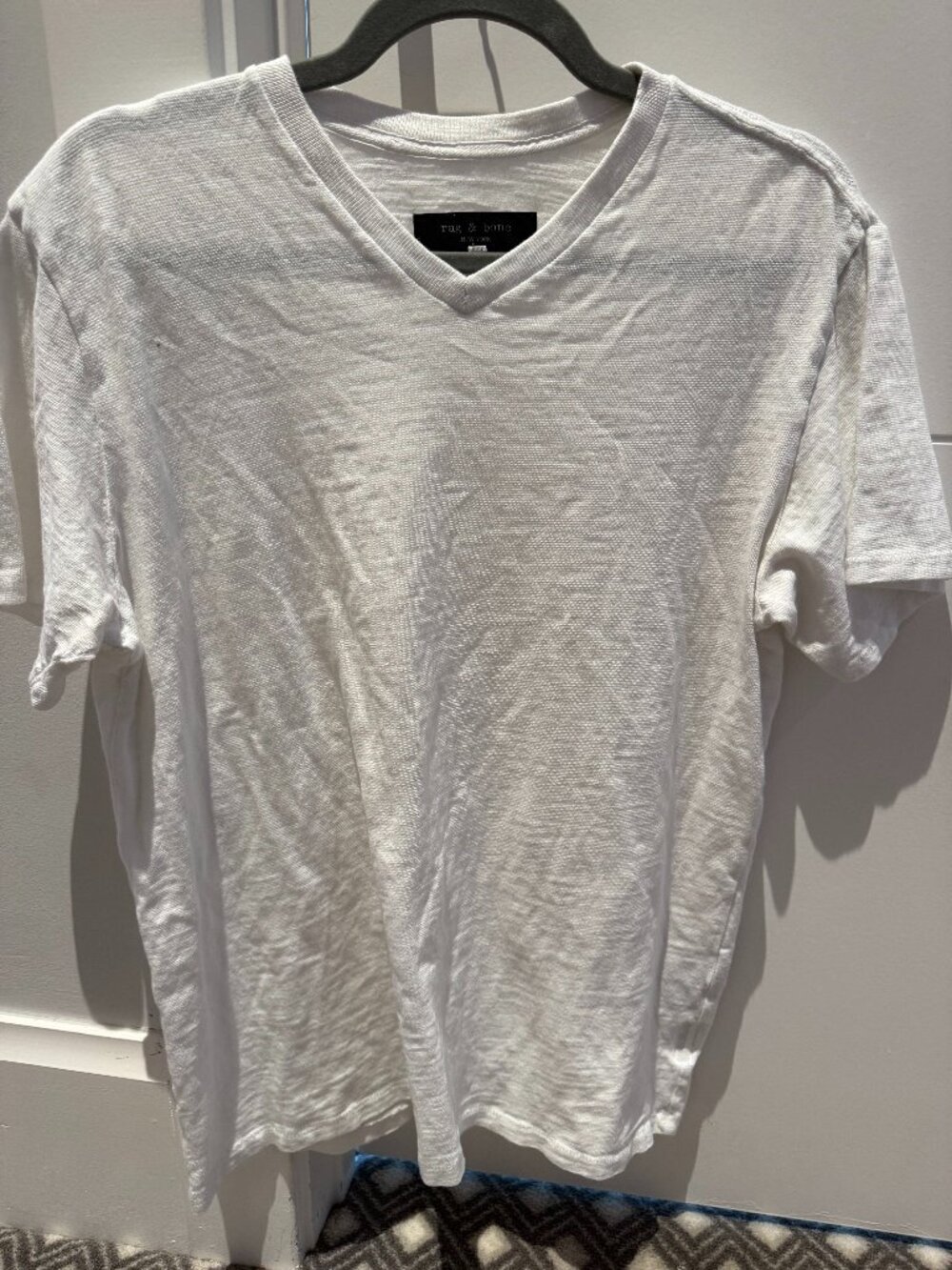 White Rag & Bone V-Neck Medium